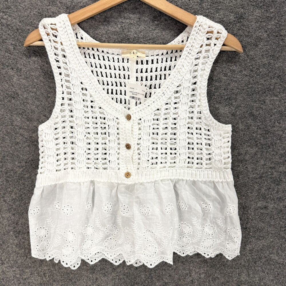 G&D Top Women S Small White Crochet V-Neck Sleeveless Wide Strap Button Cotton